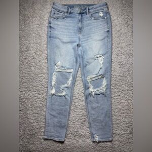 American Eagle Jeans Womens 6 Long Mom Jean Stretch Light Knee Holes Distressed